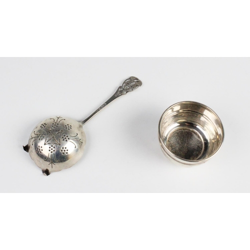 97 - An Arts & Crafts style silver tea strainer and stand by Emile Viner, Sheffield 1935, the bowl with p... 