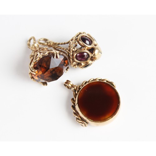 297 - A 9ct gold stone set fob charm, comprising a circular faceted citrine coloured gemstone measuring 18... 