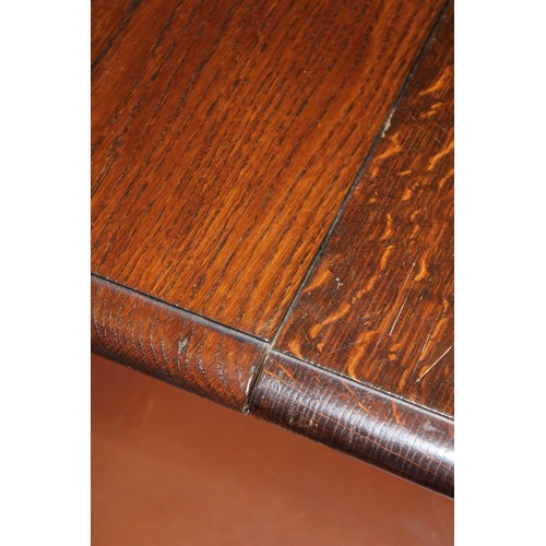 964 - A Victorian oak extending dining table, the rectangular moulded top with rounded corners above a pla... 