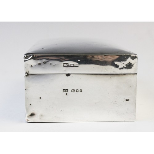 40 - A George V silver mounted cigar box by Robert Pringle & Sons, London 1925, of plain polished rectang... 