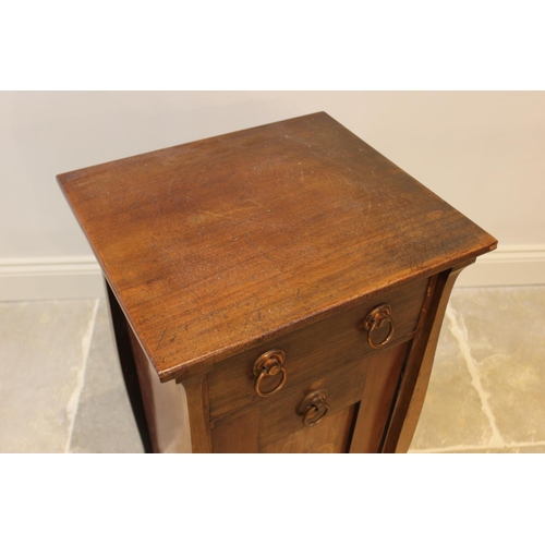 624 - An early 20th century Art Nouveau mahogany coal purdonium, the rectangular top above a single drawer... 