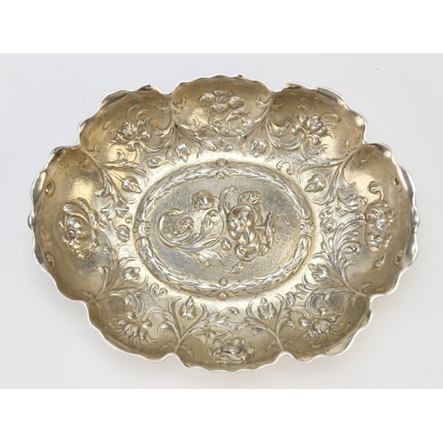 81 - A Victorian silver bon-bon dish William Comyns, London 1893, of oval form with scalloped border and ... 