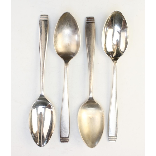 117 - A canteen of silver plated cutlery, Elkington & Co, date letters for 1937-1951, all plain pattern wi... 