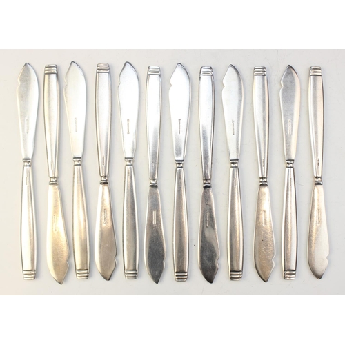 117 - A canteen of silver plated cutlery, Elkington & Co, date letters for 1937-1951, all plain pattern wi... 