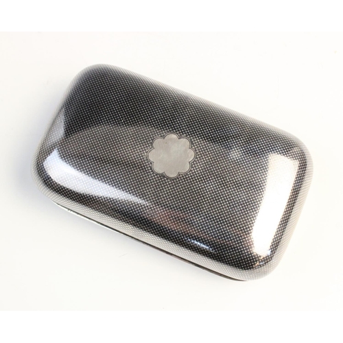 121 - A late 19th century Russian silver and niello snuff box, of rounded rectangular form decorated with ... 