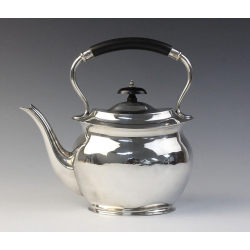 18 - A George V silver kettle by William Lister & Sons, Sheffield 1912, of compressed oval form with hing... 