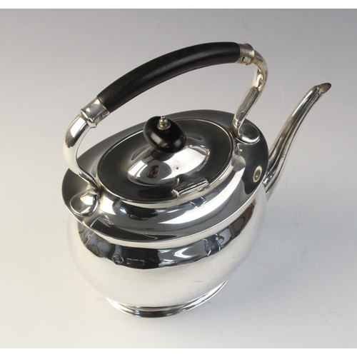 18 - A George V silver kettle by William Lister & Sons, Sheffield 1912, of compressed oval form with hing... 