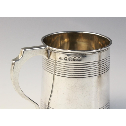 32 - A George III silver tankard by George Knight, London 1818, of tapered cylindrical form with reeded d... 