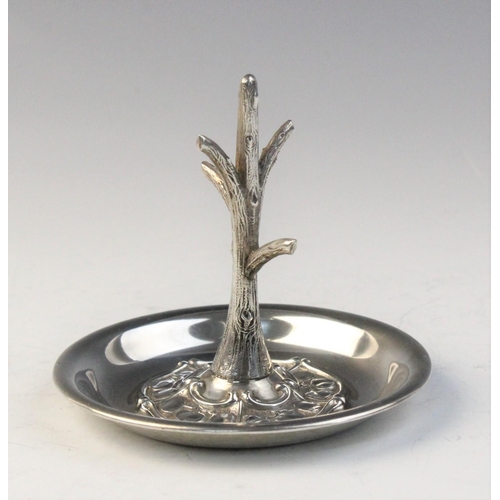 34 - An Arts & Crafts silver ring tree by Synyer & Beddoes, Chester 1905, designed as a tree trunk set to... 