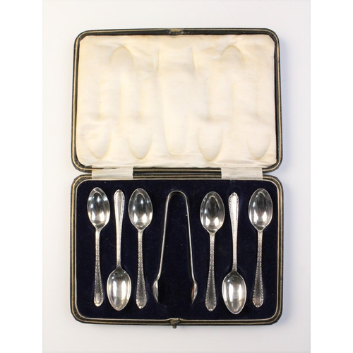 35 - A cased set of six silver Queen’s pattern teaspoons by Walker & Hall, Sheffield 1905, each 13.5cm lo... 