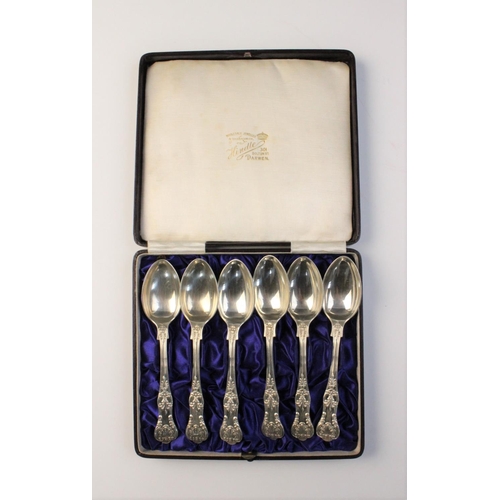 35 - A cased set of six silver Queen’s pattern teaspoons by Walker & Hall, Sheffield 1905, each 13.5cm lo... 