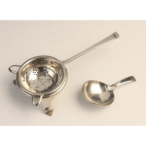 4 - A George V silver tea strainer and stand by Cooper Brothers & Sons Ltd, Sheffield 1937, the strainer... 