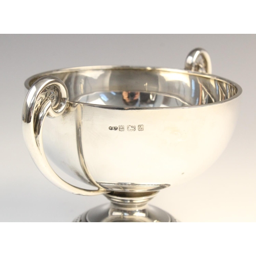41 - A George V twin-handled silver pedestal dish by Deakin & Francis, Birmingham 1924, of circular form ... 
