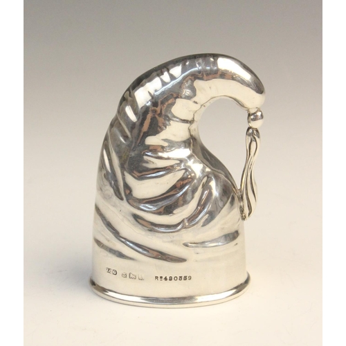 48 - An Edwardian novelty silver stirrup cup by John Charles Grinsell, Birmingham 1908, modelled as a nig... 