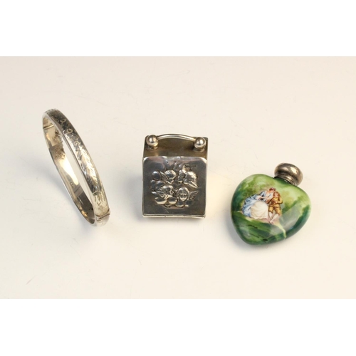 75 - An Edwardian novelty silver thimble box modelled as a coal purdonium by Walker & Hall, Sheffield 190... 