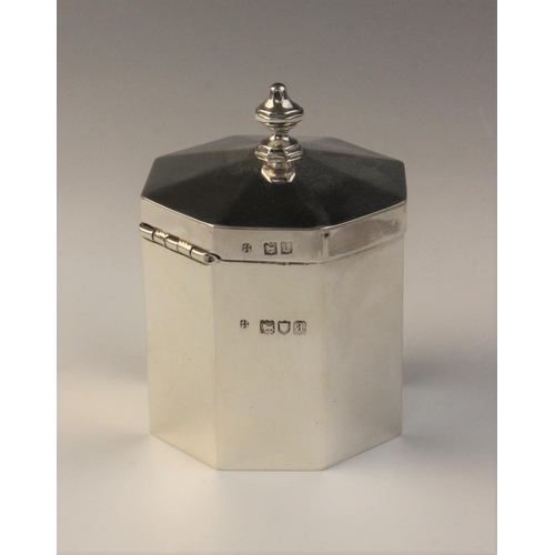 80 - A Victorian silver tea caddy Pairpoint Brothers, London 1896, of plain polished octagonal form with ... 