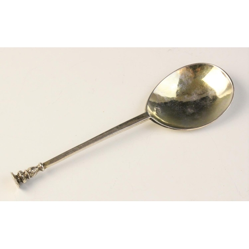 97 - A Charles I silver seal-top spoon by Edward Hole, London 1626, fig-shaped bowl with tapered stem, th... 