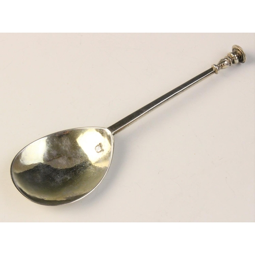 97 - A Charles I silver seal-top spoon by Edward Hole, London 1626, fig-shaped bowl with tapered stem, th... 