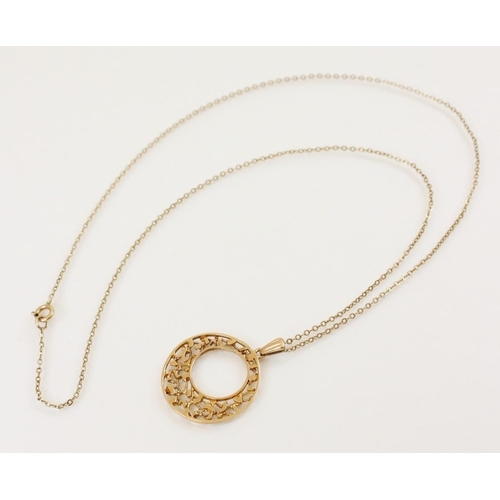 110 - A 9ct gold wreath pendant, designed as a pierced circular stylized wreath, marks for Birmingham 1979... 