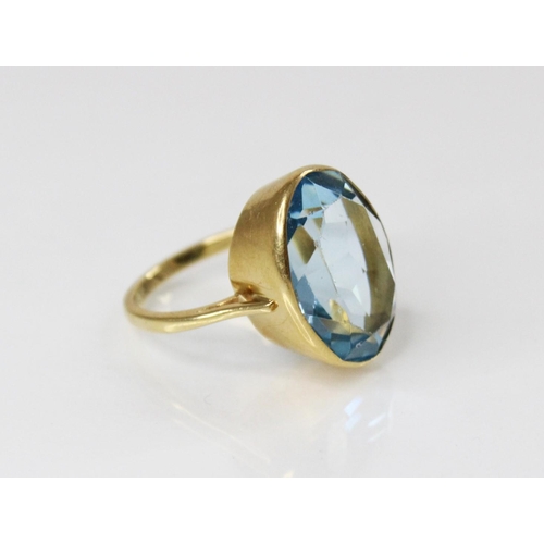 127 - An 18ct gold paste set cocktail ring, the central oval mixed cut blue paste (measuring 20mm x 14mm),... 