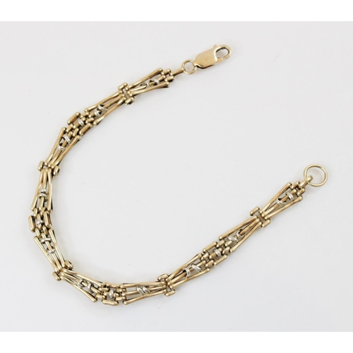 148 - A 9ct gold gate bracelet, with lobster claw and loop fastening, 21cm long, weight 10.5gms