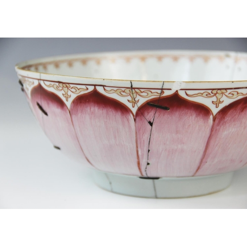 282 - A Chinese famille rose Lotus bowl, 18th century, with spearhead border and outlined floral motif to ... 