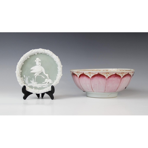 282 - A Chinese famille rose Lotus bowl, 18th century, with spearhead border and outlined floral motif to ... 