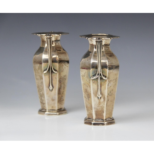 35 - A pair of Edwardian silver twin-handled vases by Goldsmiths & Silversmiths Company, London 1909, eac... 