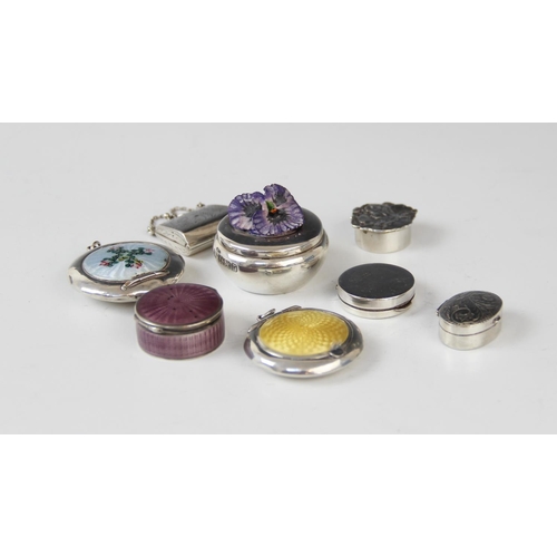 44 - A selection of silver and white metal boxes, cases and compacts, to include a silver and yellow guil... 