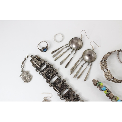 92 - A selection of silver and white metal jewellery, to include an Arts & Crafts enamel bracelet by Jame... 