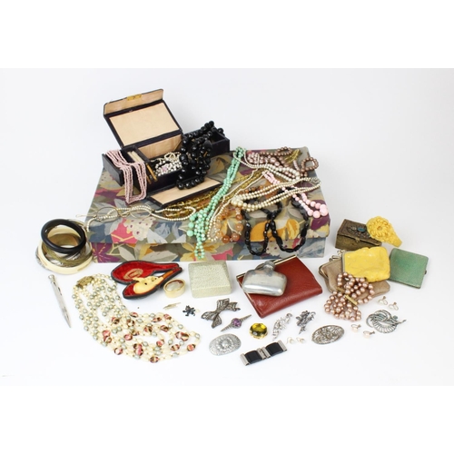 168 - A large quantity of vintage and costume jewellery and accessories, to include a pair of cultured pea... 