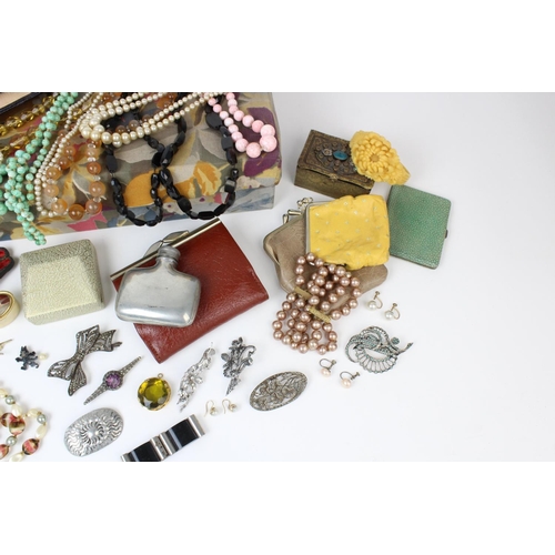 168 - A large quantity of vintage and costume jewellery and accessories, to include a pair of cultured pea... 