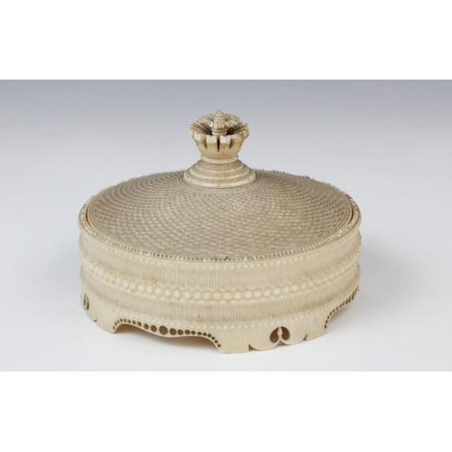 193 - A turned ivory box and cover, Dieppe (19th century), the finely ribbed and beaded body on pierced br... 