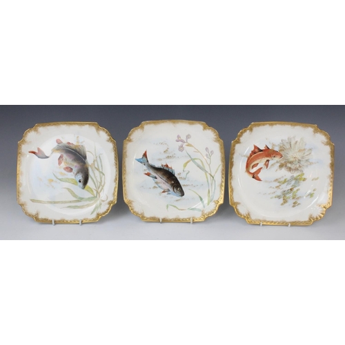 245 - A Franz Anton Mehlem fish service, late 19th century, comprising: a fish platter, a sauce boat and s... 