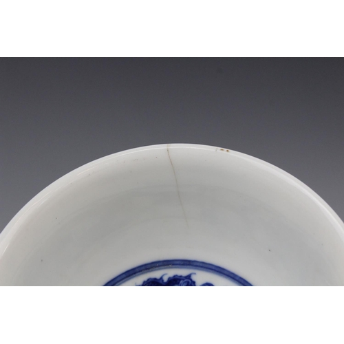 267 - A Japanese porcelain bowl by Makuzu Kozan, Meiji period (1868-1912), externally decorated in cobalt ... 