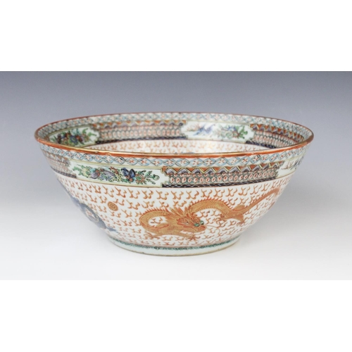 292 - A Chinese porcelain Cantonese rose bowl, 19th/20th century, decorated in rouge-de-fer palettes with ... 