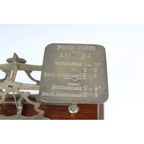 359 - A set of brass postal scales, 20th century, the balance bar stamped 'Warranted Accurate', the plate ... 