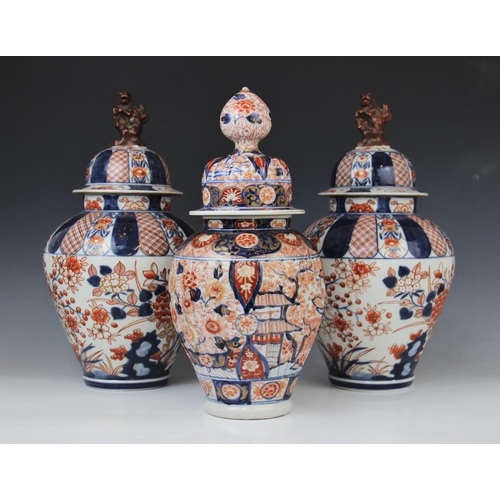 257 - A pair of Japanese porcelain Imari ginger jars and covers, early 20th century, each of typical templ... 