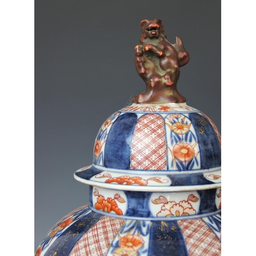 257 - A pair of Japanese porcelain Imari ginger jars and covers, early 20th century, each of typical templ... 