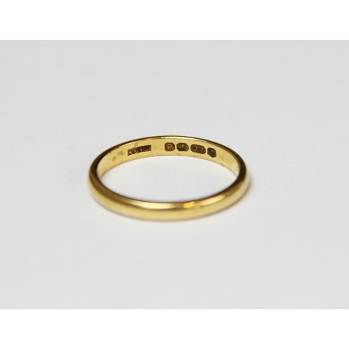 114 - A 22ct gold wedding band, marks for London 1950, ring size N 1/2, weight 3.0gms