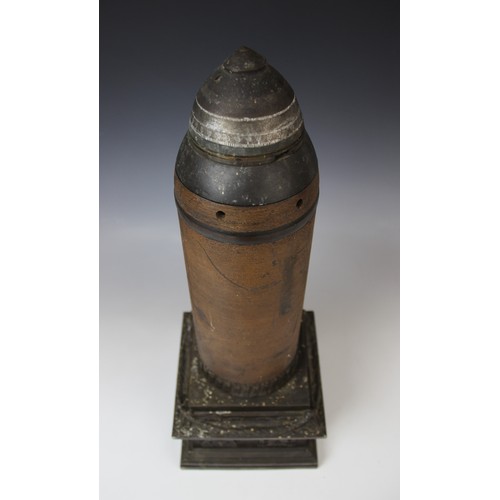 335 - Military Interest: A WWI presentation trophy, titled 'Comte et Comtesse Fr.De Jehay a Lord Kenyon, 1... 