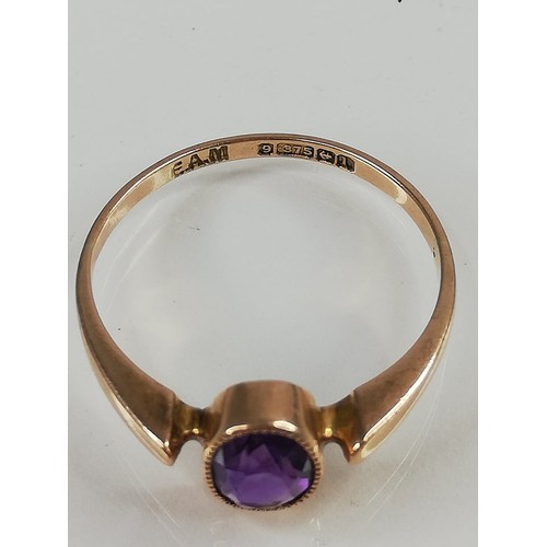 162 - A late Edwardian amethyst set 9ct gold ring, the central oval mixed cut amethyst (measuring 6.5mm x ... 