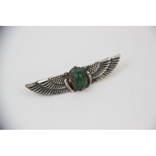 137 - A selection of antique and vintage brooches to include a Victorian/Edwardian Egyptian Revival scarab... 