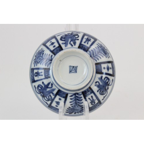 271 - A collection of 18th century and later Chinese blue and white porcelain, to include a pair of tea bo... 