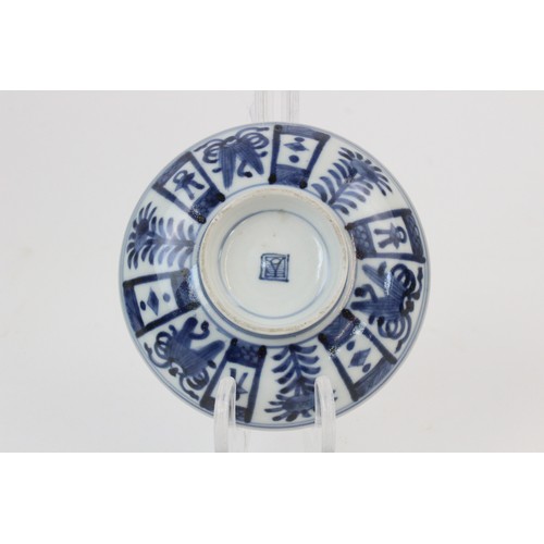 271 - A collection of 18th century and later Chinese blue and white porcelain, to include a pair of tea bo... 