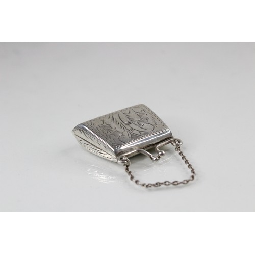 44 - A selection of silver and white metal boxes, cases and compacts, to include a silver and yellow guil... 