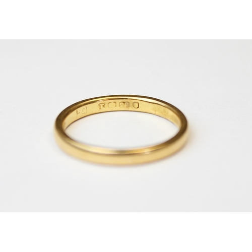 104 - A 22ct gold wedding band, marks for London 1954, ring size M 1/2, weight 3.5gms