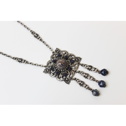 121 - An Arts & Crafts silver necklace attributed to Gustav Hauber, comprising a central polished jasper c... 