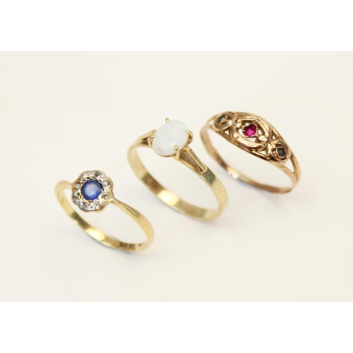 126 - An early 20th century sapphire and diamond 18ct gold floral cluster ring, comprising a round mixed c... 