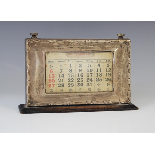 3 - A George V silver mounted desk calendar, Birmingham 1924, the rectangular aperture displaying days a... 